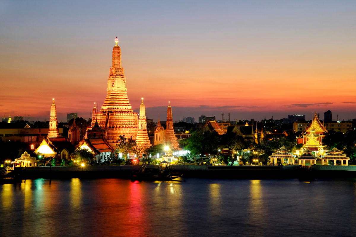 Wat Arun Temple Bangkok Backpackers Thailand